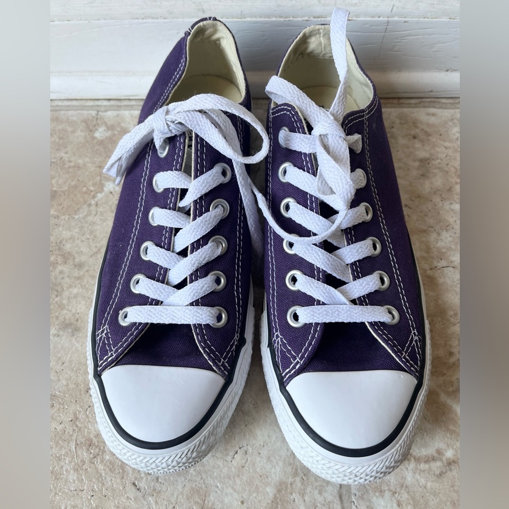 Converse size 7